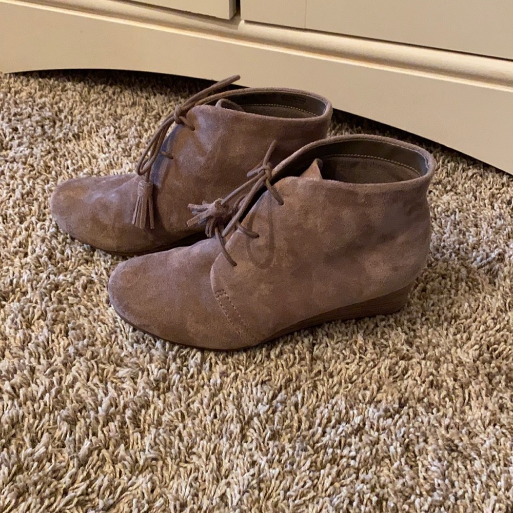 Light brown suede wedges